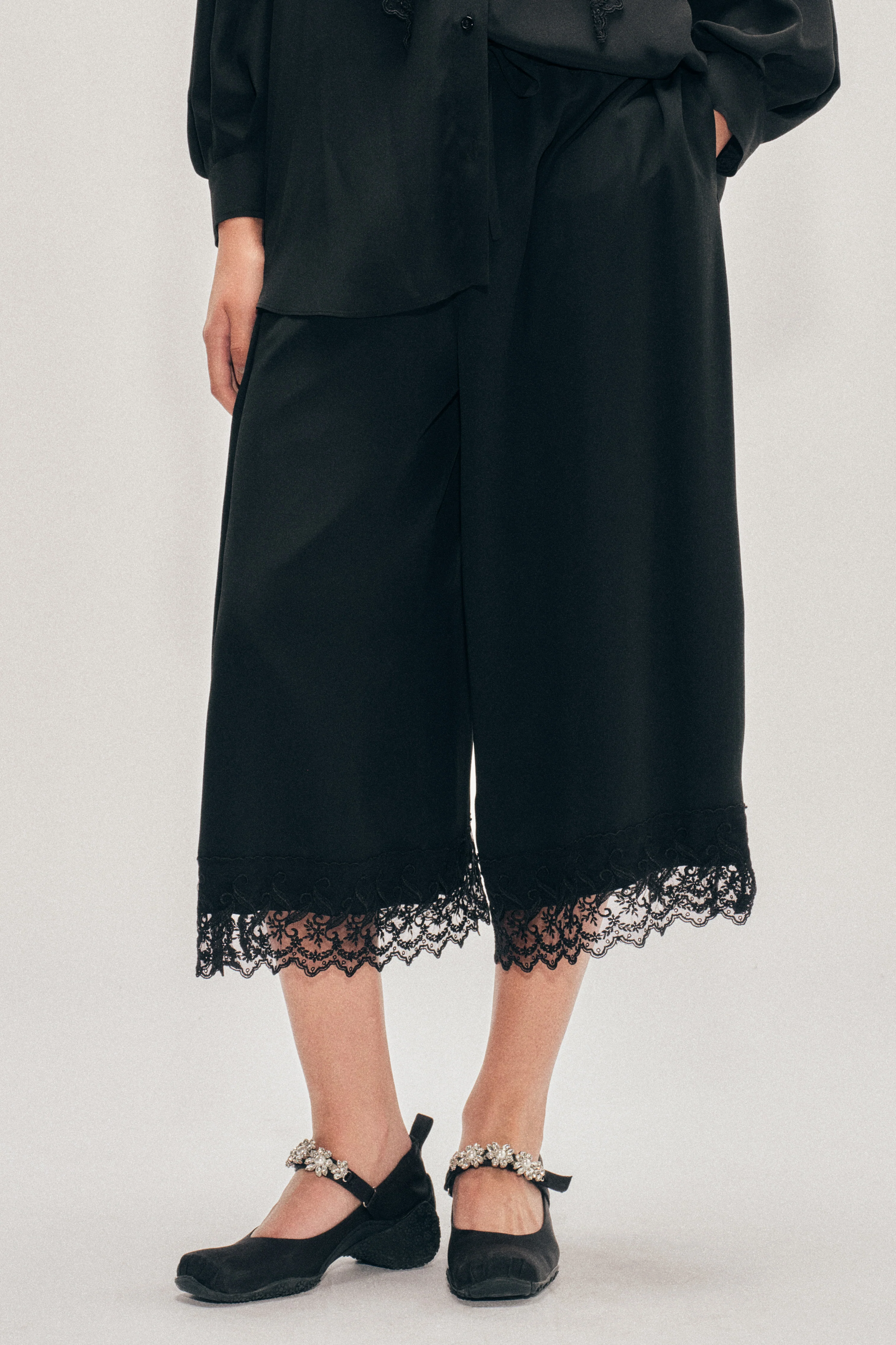 Cropped Lace Trim Negligee Trousers - Image 4