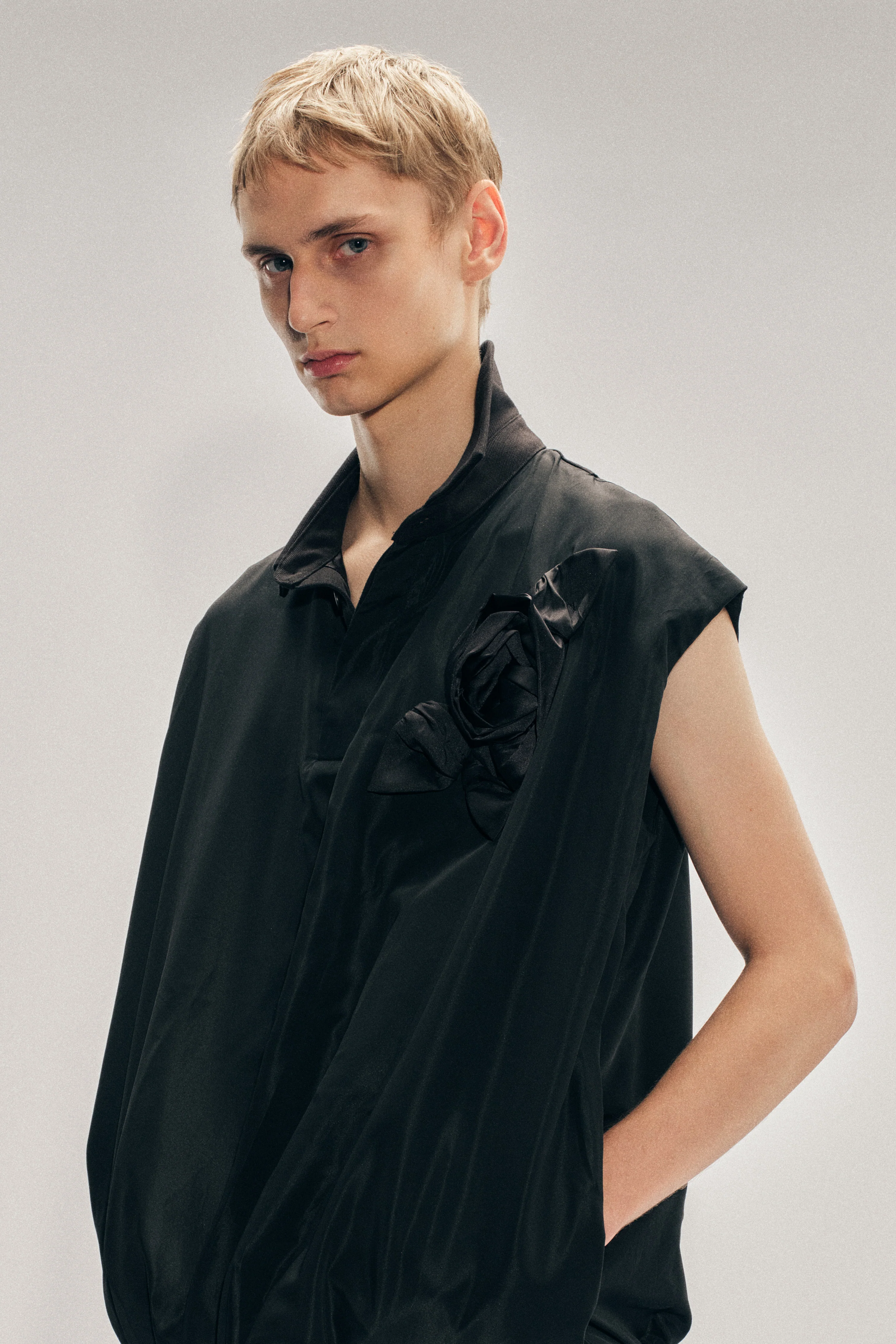 Draped Bubble Hem Pressed Rosette Top - Image 4